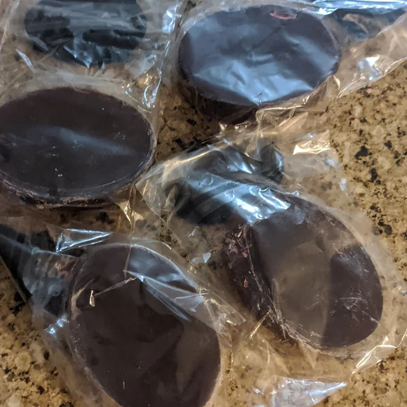 Beautiful embossed cranberry relish honey soaps - Picture 3 of 5